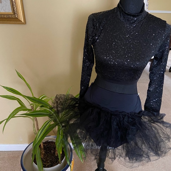 Black sequin long sleeve with shorts with tutu - Picture 2 of 2
